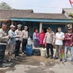 Kapolresta Tangerang Peduli, Polsek Pasar Kemis Salurkan 3.000 Liter Air Bersih untuk Warga Sindang Panon