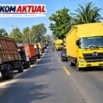 Antrean truk di Kecamatan Banjar Margo, Tulang Bawang, Lampung saat sopir mengeluhkan kelangkaan solar pada 12 Oktober 2026