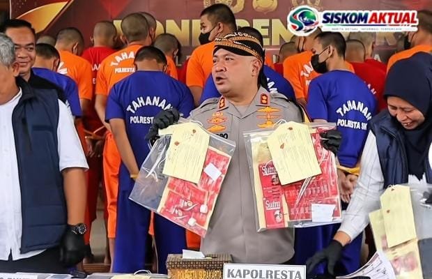 Polresta Solo mengungkap dugaan prostitusi online dengan barang bukti dan sejumlah tersangka