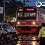 KA 1785D Tertemper Mobil di Jatake, Commuter Line Rangkasbitung Terlambat