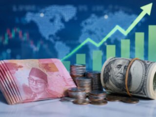 Rupiah Terancam Tembus Rp18.100 per Dolar AS, Pasar Menanti Keputusan BI